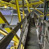 Vermummter kletterte unter Stadiondach