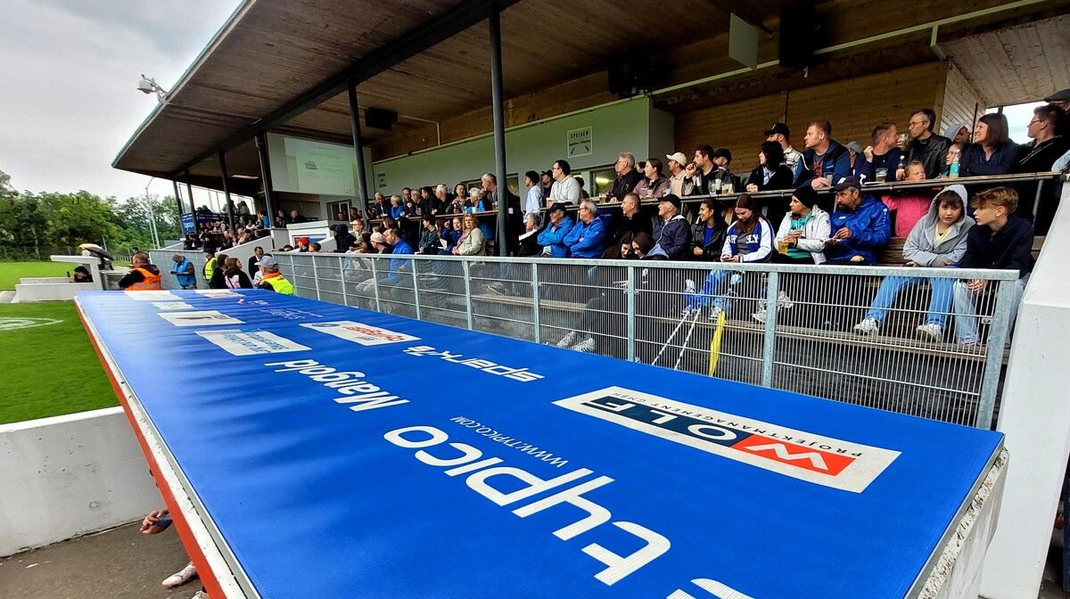 Ein volles Haus und beste Fußballstimmung: Besuchen auch Sie am Samstag im Stadion Hoferfeld das Meisterschaftsspiel in der VN.at-Eliteliga: SV Lochau gegen den FC Lauterach.bms