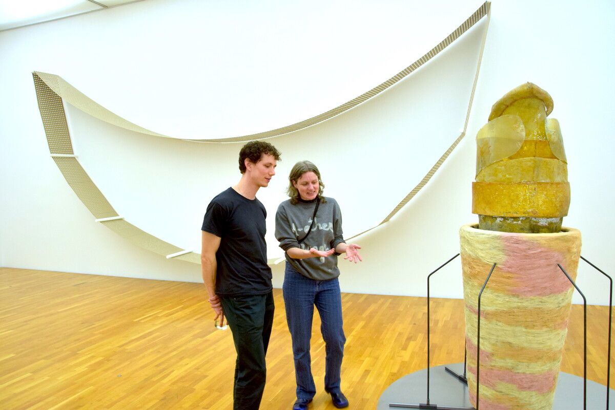 Emanuel Troy und Eva Seiler vor einem Exponat. SCO (3)