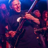 Alte Fähre wird zum Rock-Dampfer