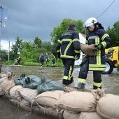 Hochwasser bringt Helfer ans Limit