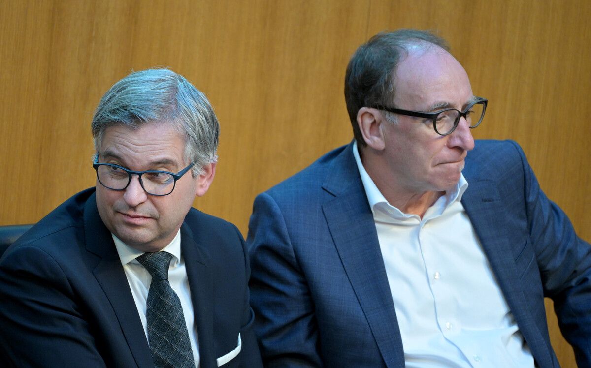 Finanzminister Brunner (l.) und Sozialminister Rauch betonen, dass die Regierung ohne Chaos weiterarbeite.APA