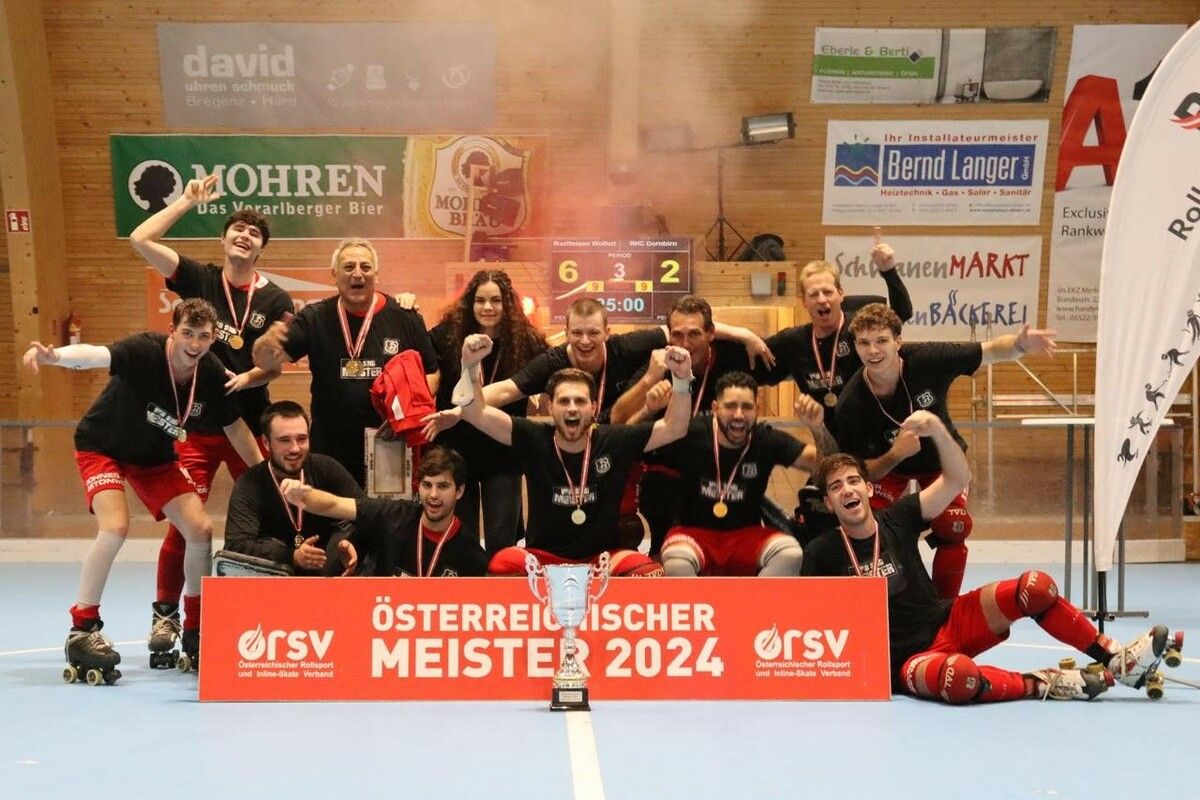 Frenetischer Jubel bei Kapitän Aurel Zehrer (Bildmitte) und Co. nach der erfolgreichten Titelverteidigung.Verein