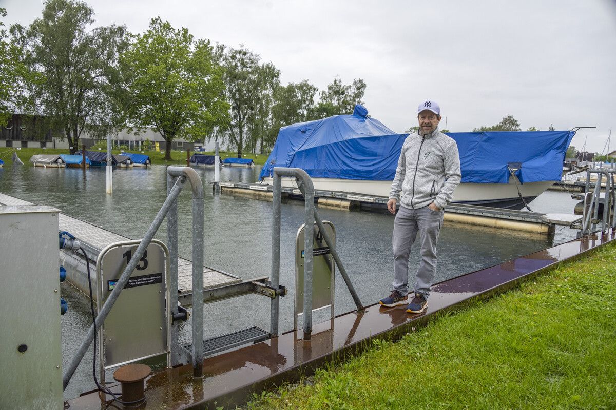 Für Walter Greussing vom Fischerstüble wird es problematisch, wenn die Gemeinden Fußach und Hard das Regenwasser nicht mehr abpumpen können. VN/PAULITSCH