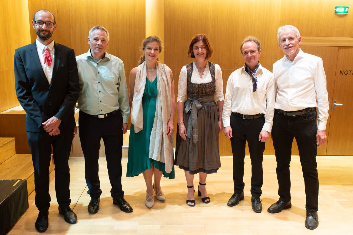 Gabor Kozma, Frohsinn-Obmann Willi Brückler, Cecilia Berglund, Gudrun Urban-Nachbaur, Harmonie-Chorleiter Thomas Thurnher und Harmonie-Obmann Hermann Nachbaur. ALO (2)