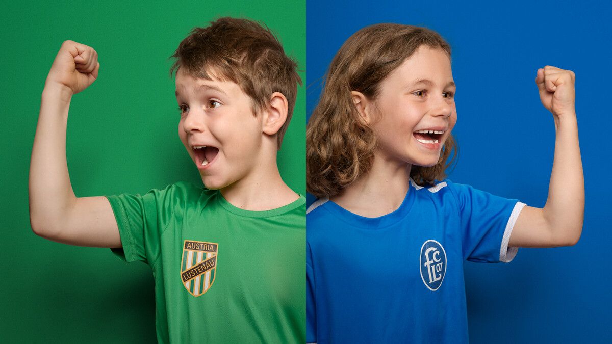 Gemeinsam statt gegeneinander: Die Initiative von Lustenaus Volksschulkindern im Kirchdorf für eine gesunde Rivalität im Fußball geht beim Derby in der VN.at-Eliteliga in die nächste Runde. Das Video mit der Gesangsaufnahme gibt es auf VN.at.Fankultur