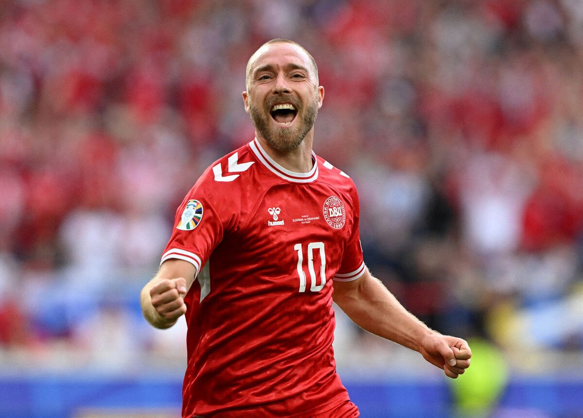 Genau 1100 Tage nach seinem Herzstillstand erzielte Christian Eriksen das 1:0 für Dänemark.reuters