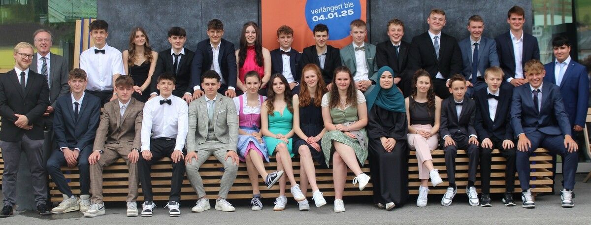 „Halbzeit“ für die dritte Klasse der Bregenzerwälder Werkraumschule. Die meisten der acht Schülerinnen und 18 Schüler beginnen nun im Herbst den zweiten Teil des Ausbildungsmodells und starten ihre Lehre. STP