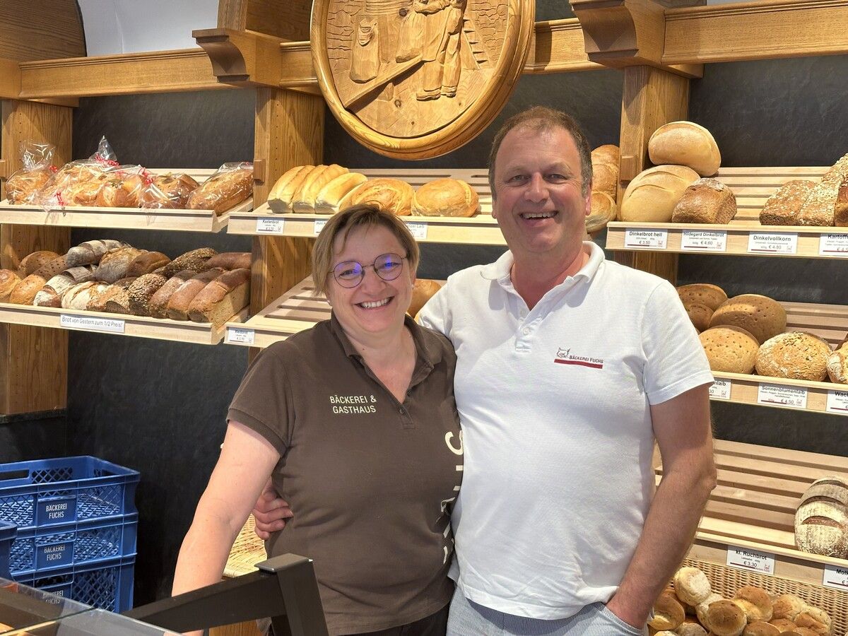 Heidi und Hanno Fuchs freuen sich über den äußerst positiven Anklang, den der Umbau ihrer Bäckerei findet. BI (5)