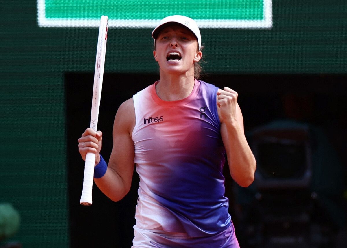 Iga Swiatek jubelt nach ihrem Halbfinalsieg bei den French Open.Reuters