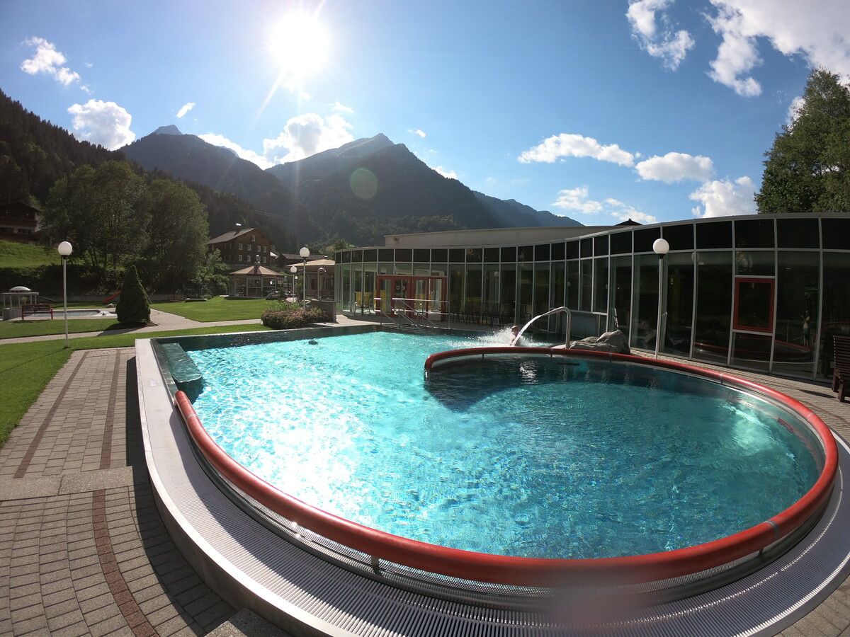 In den Regionen Bludenz und Montafon wird über ein Ganzjahresbad nachgedacht. Hier im Bild das Aquarena in St. Gallenkirch. VN-JUN