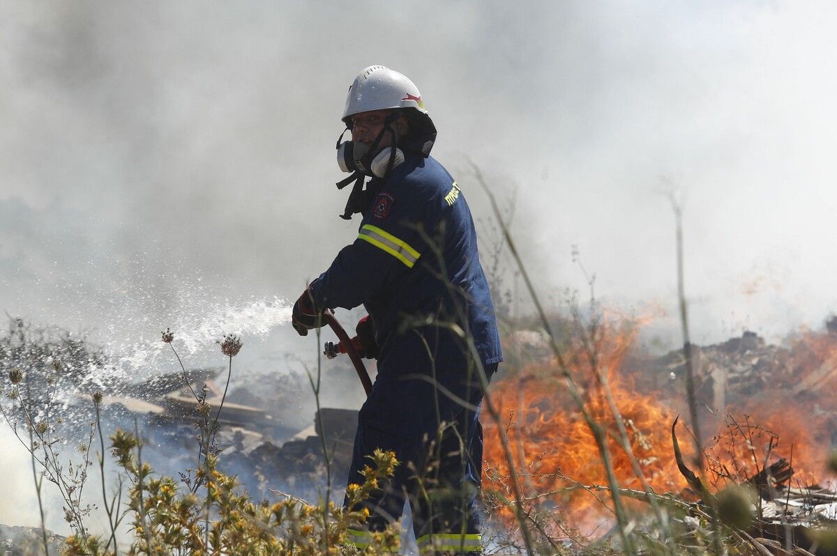 In Griechenland kämpfen die Feuerwehrleute gegen die Flammen. AFP