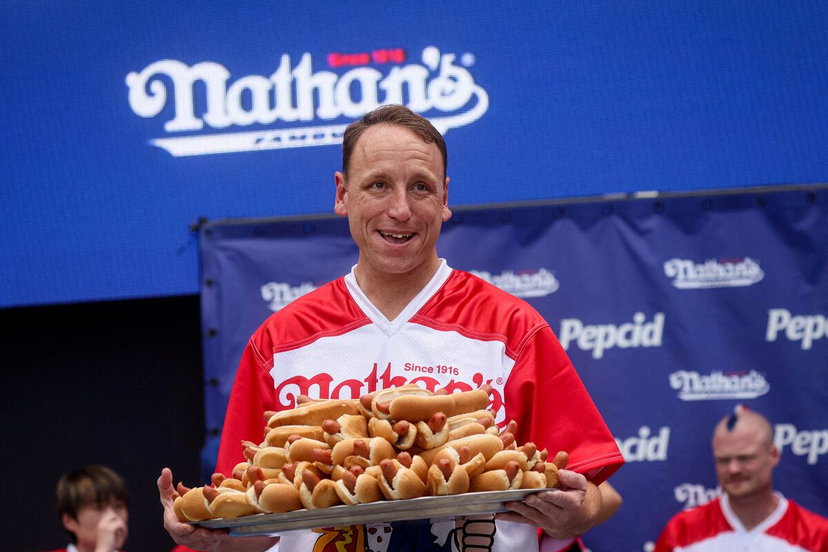 Joey Chestnut wirbt für einen Hersteller von Fleischersatzprodukten. RTS