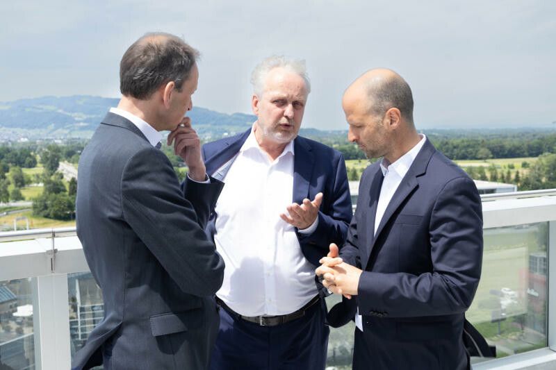 Kreutzer (Mitte), Tittler (rechts) und Günther Ammann von der WKV. VN/Hartinger