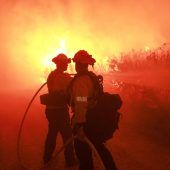Kalifornien kämpft gegen die Flammen