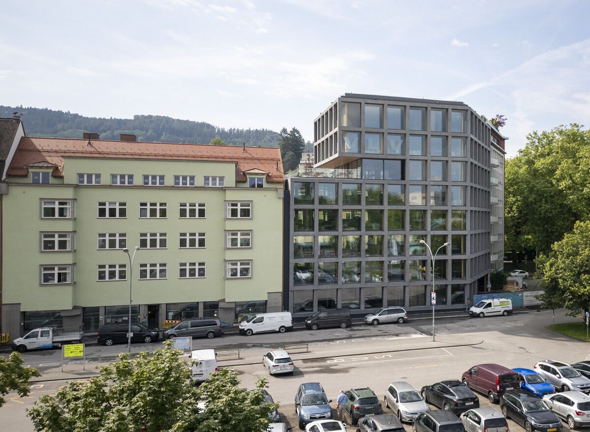 Links das Welzenbacher-Haus, rechts das VLV-Verwaltungsgebäude, das am 29. Juni besichtigt werden kann. vn/PAulitsch