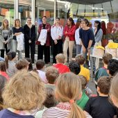 Schüler setzen Müll kreativ in Szene