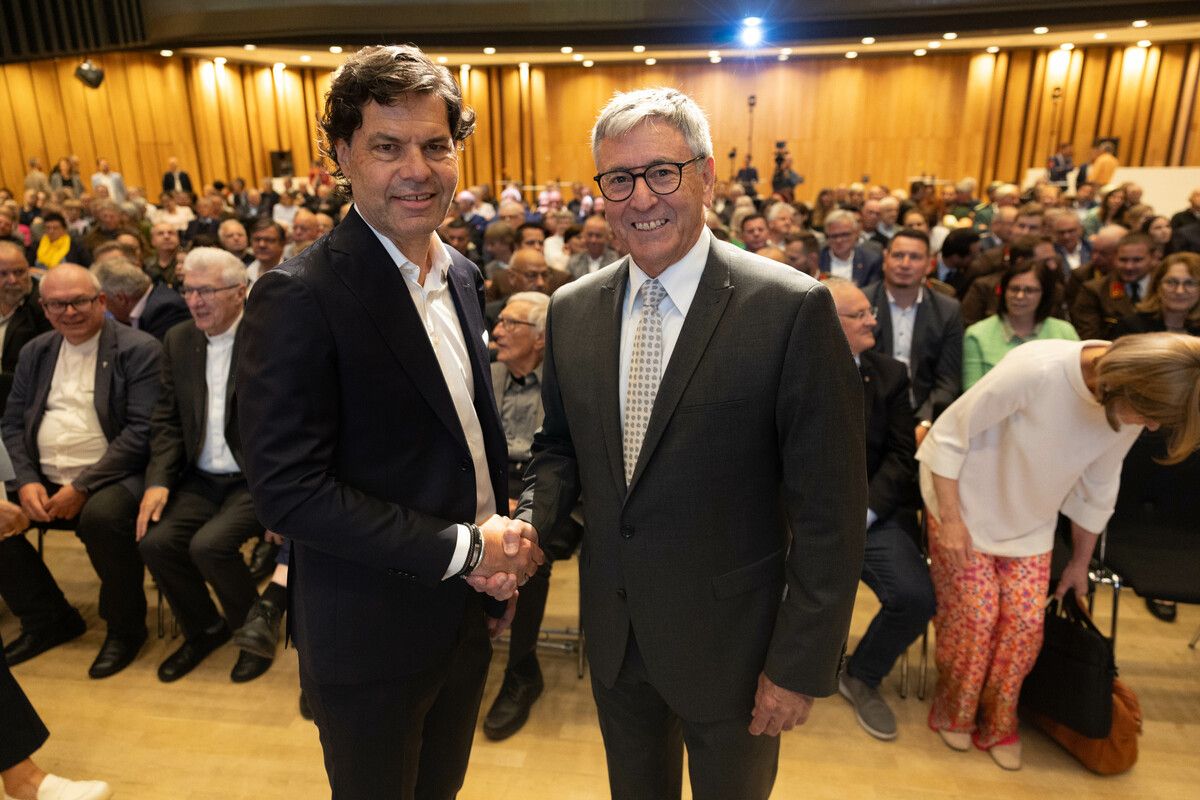 Manfred Rädler (l.) folgt auf Wolfgang Matt als Bürgermeister von Feldkirch und wurde gestern Abend ins Amt gewählt.vn/hartinger
