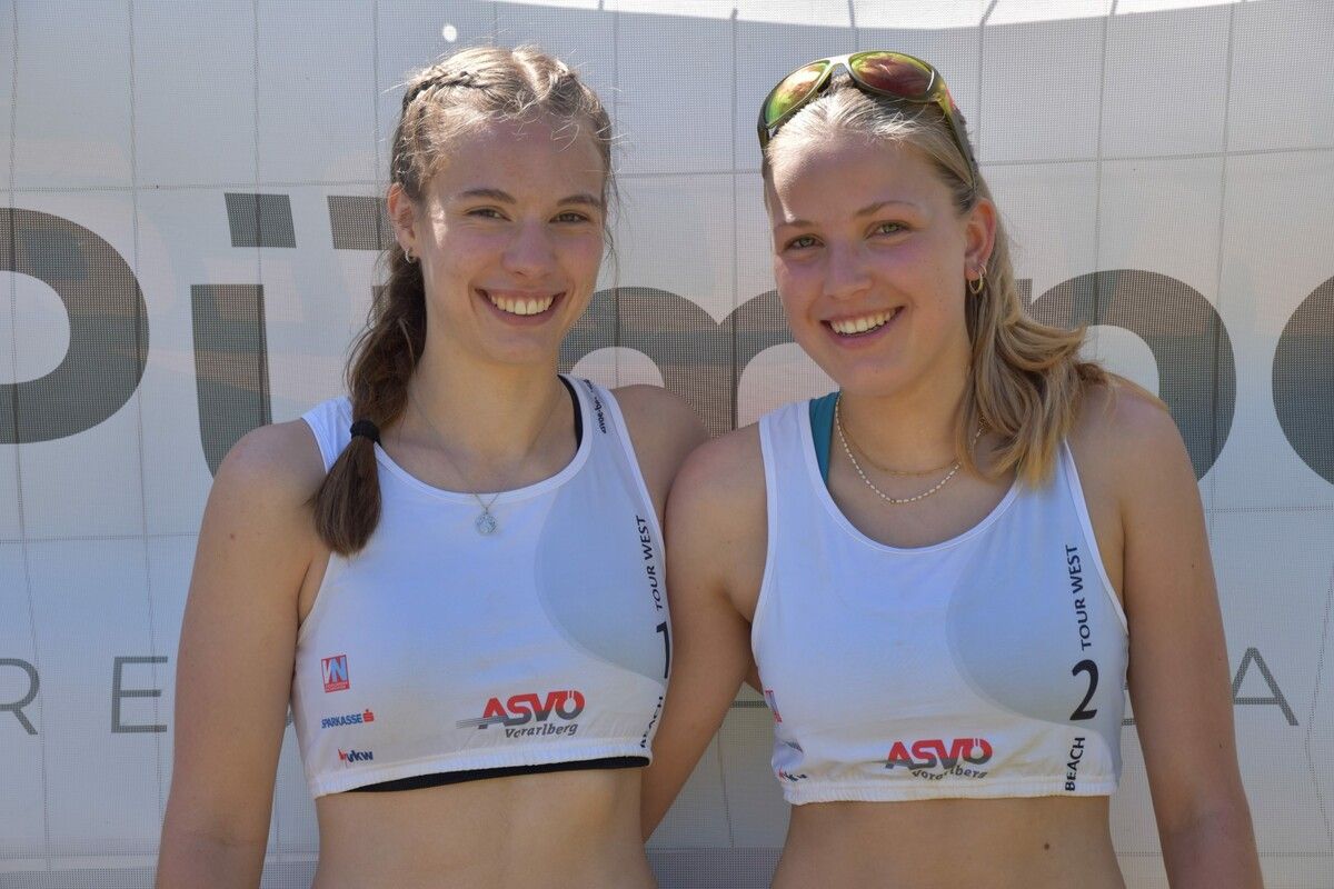Marie und Greta freuen sich sehr.