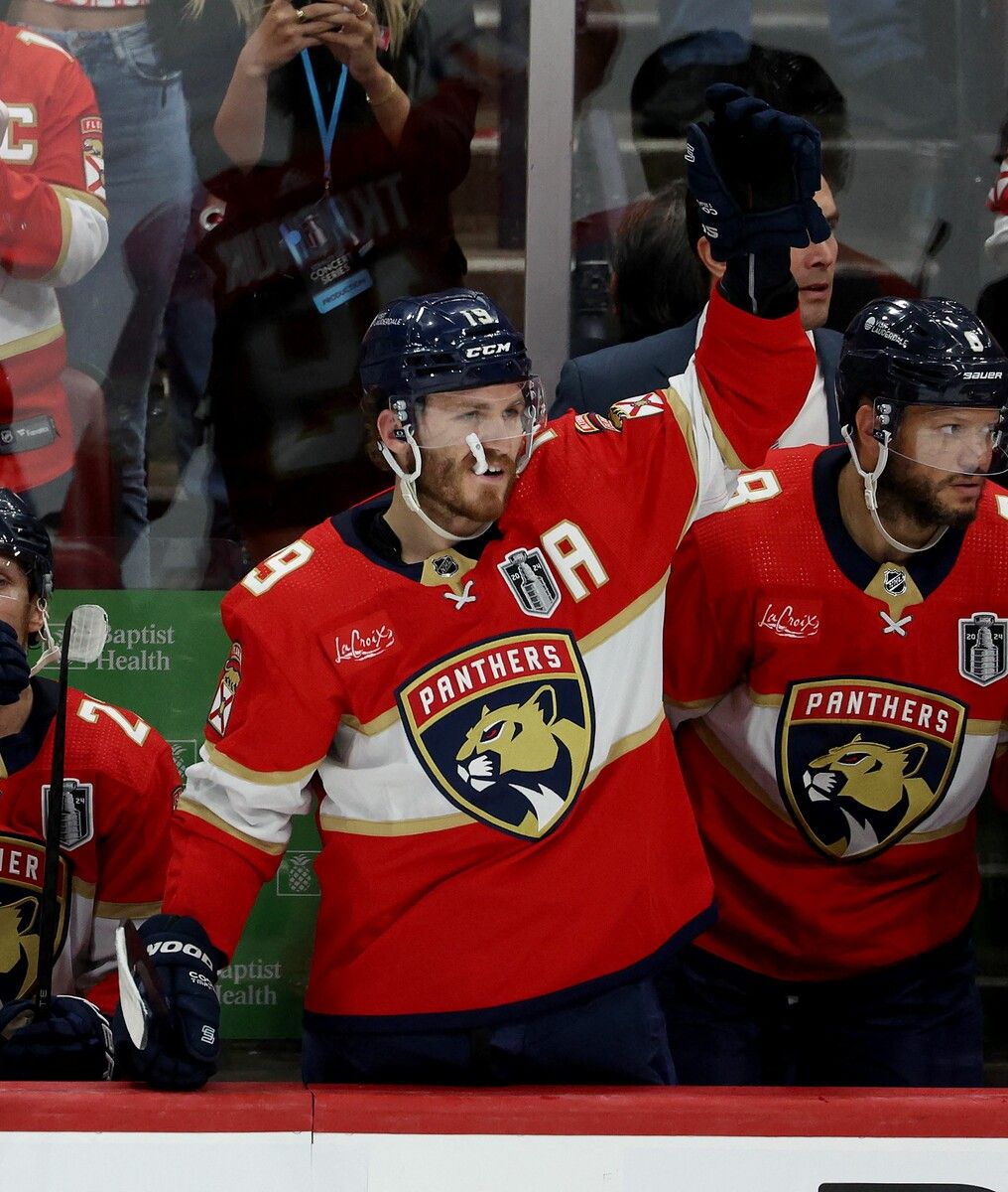Matthew Tkachuk jubelt über den ersten Sieg mit Florida über Edmonton.apa