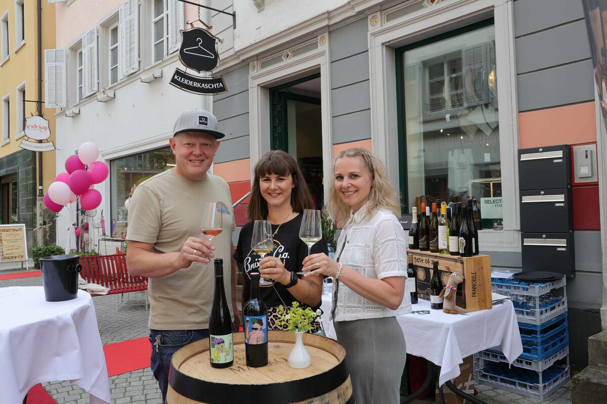 Matthias und Isabella Müller (Weineinblicke) mit Sabrina Malin (Kleiderkaschta).