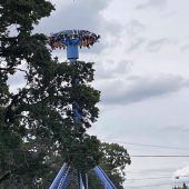 Fahrgäste steckten kopfüber in Karussell fest
