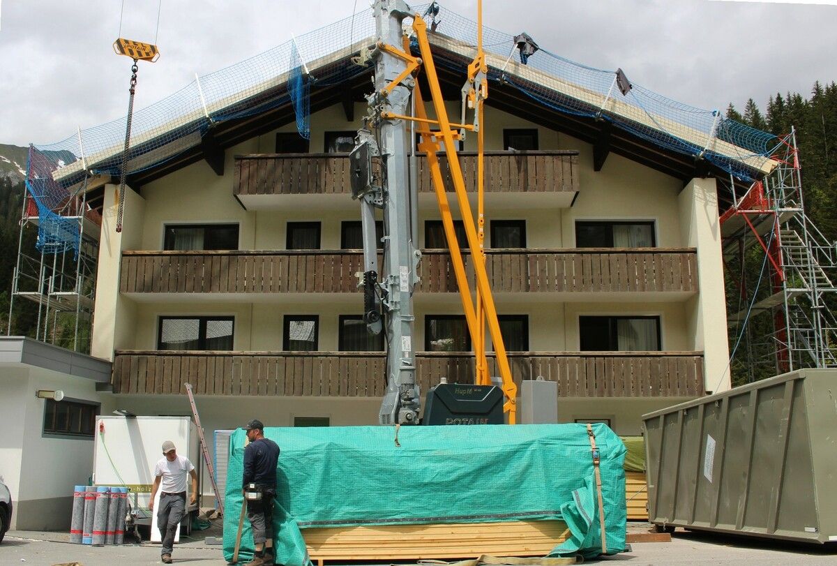 Mit der Betriebsübergabe sind auch umfangreiche, vor allem feuertechnische Aufrüstungen erforderlich. Das Gästehaus ist deshalb Großbaustelle.