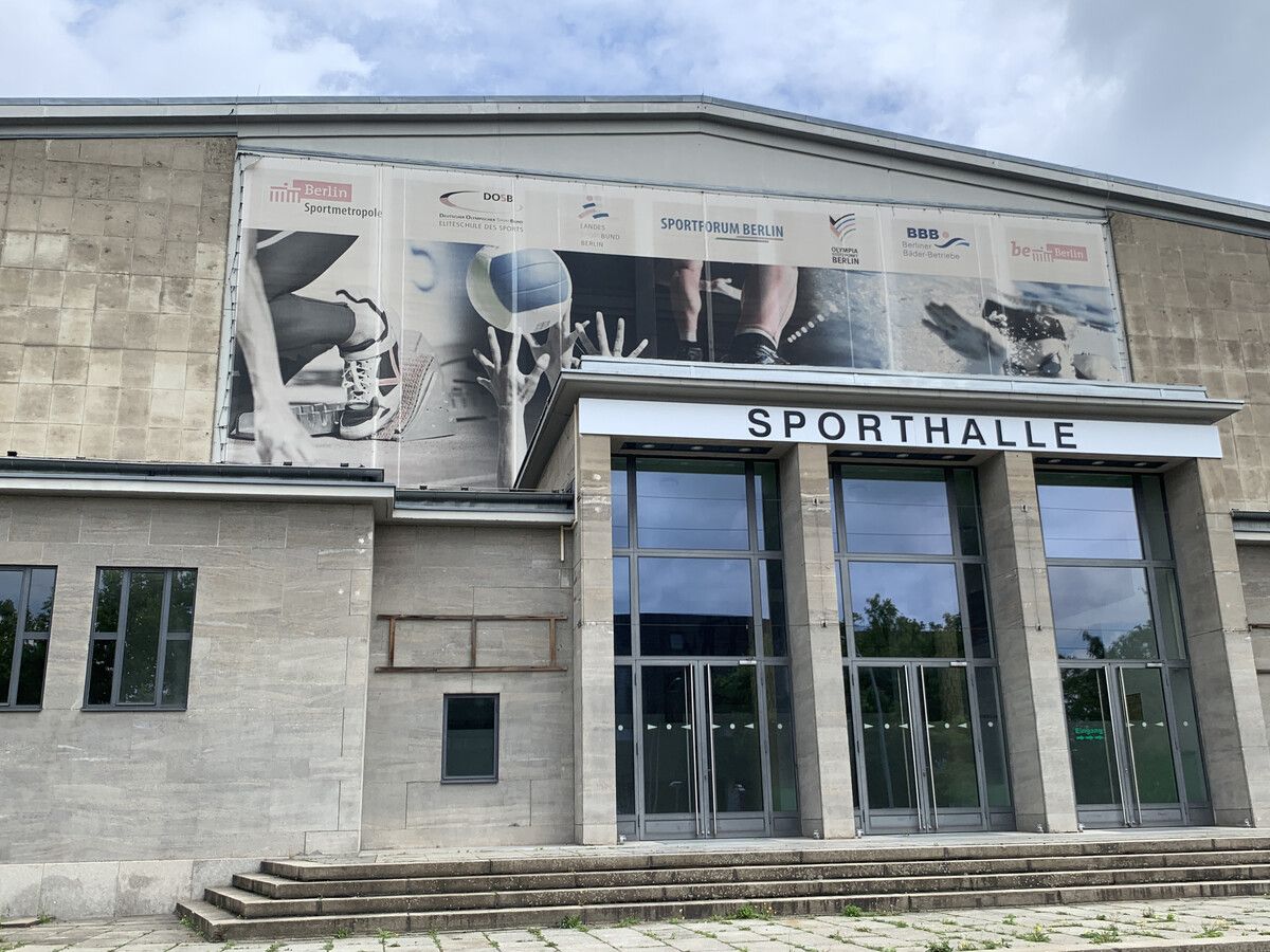 Noch heute wird die in den 50er-Jahren erbaute Sporthalle für Events genützt.VN