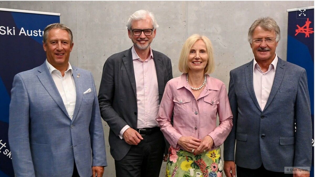 ÖSV-Präsidentin Roswitha Stadlober mit ihren drei Vizepräsidenten Stefan Jochum, Michael Strugl und Alfons Schranz (v.l.).Ski Austria