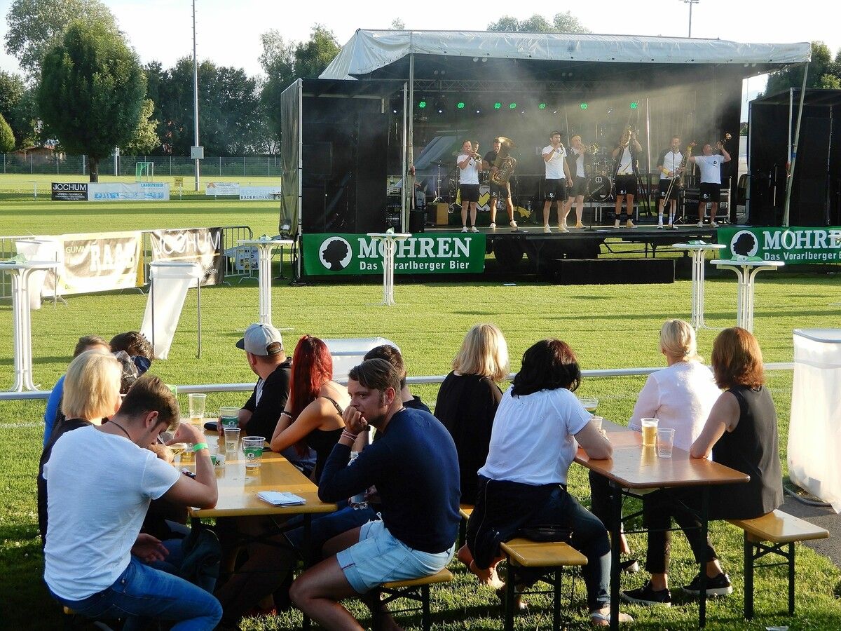 Open-Air-Time in Haselstauden: Heute, Freitag, verwandelt sich der Fußballplatz in der Emma & Eugen Arena wieder in eine große Rockbühne. cth