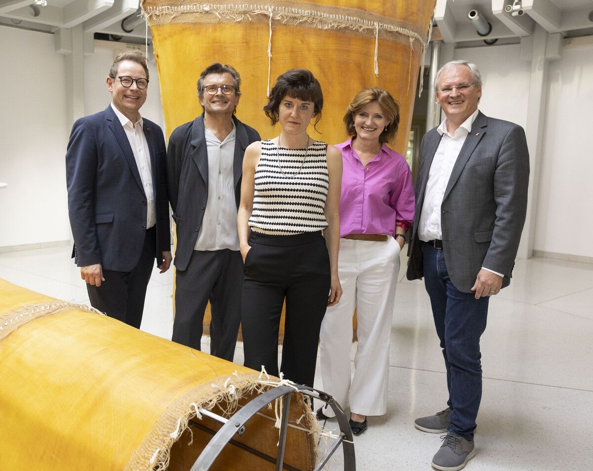 ORF-Landesdirektor Markus Klement, Kurator Marbod Fritsch, Künstlerin Katharina Fitz, Kulturkoordinatorin Jasmin Ölz und LT-Präsident Harald Sonderegger.
ORF Vorarlberg