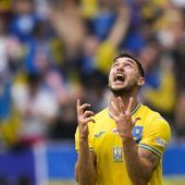 Ukraine dreht Partie und bleibt im Rennen