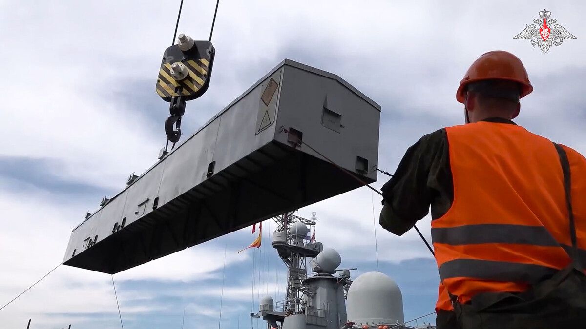 Russland setzt seine Übung mit Atomwaffen fort. Auf Aufnahmen des russischen Verteidigungsministerium werden Marschkörper verladen. AP