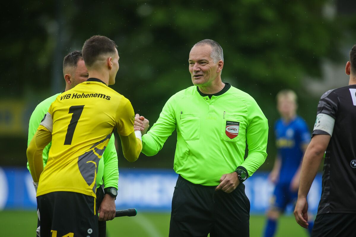 Schiedsrichter Herwig Seidler anlässlich des Spiels in der Regionalliga West zwischen dem VfB Hohenems und dem Dornbirner SV.Steurer