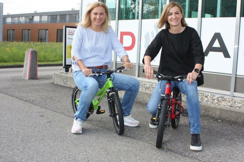 Silvia Andrich-Nenning und Andrea Deutschl (l.) hoffen auf Hunderte Kinder, die am Käferle Kids Cup teilnehmen. VN-TK (2)