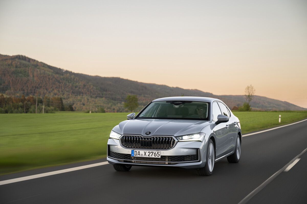 Škoda Superb Limousine: Mit Fließheck erstreckt sich der Tscheche auf fast fünf Meter Länge.Werk