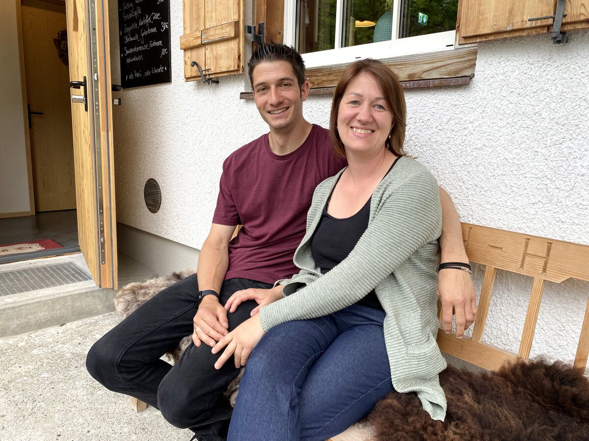 Tanja und Tobias Schöpf sind die neuen Pächter der Wirtschaft Traube in Klösterle. VN/JUN (2)