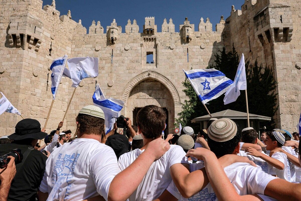 Tausende national-religiöse Juden zogen durch Jerusalem. Kritiker sehen im Marsch durch palästinensische Viertel eine Provokation. AFP