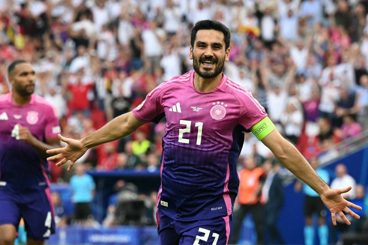 TOPSHOT - Germany's midfielder #21 Ilkay Gundogan celebrates scoring his team's second goal during the UEFA Euro 2024 Group A football match between Germany and Hungary at the Stuttgart Arena in Stuttgart on June 19, 2024. (Photo by THOMAS KIENZLE / AFP)