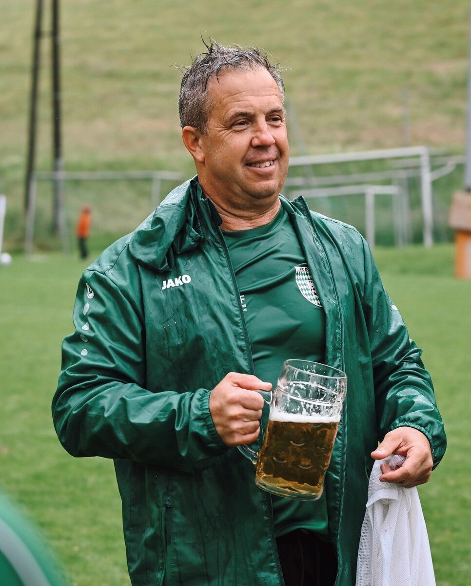 Trainer Günther Riesesser bleibt den Dorenern erhalten.