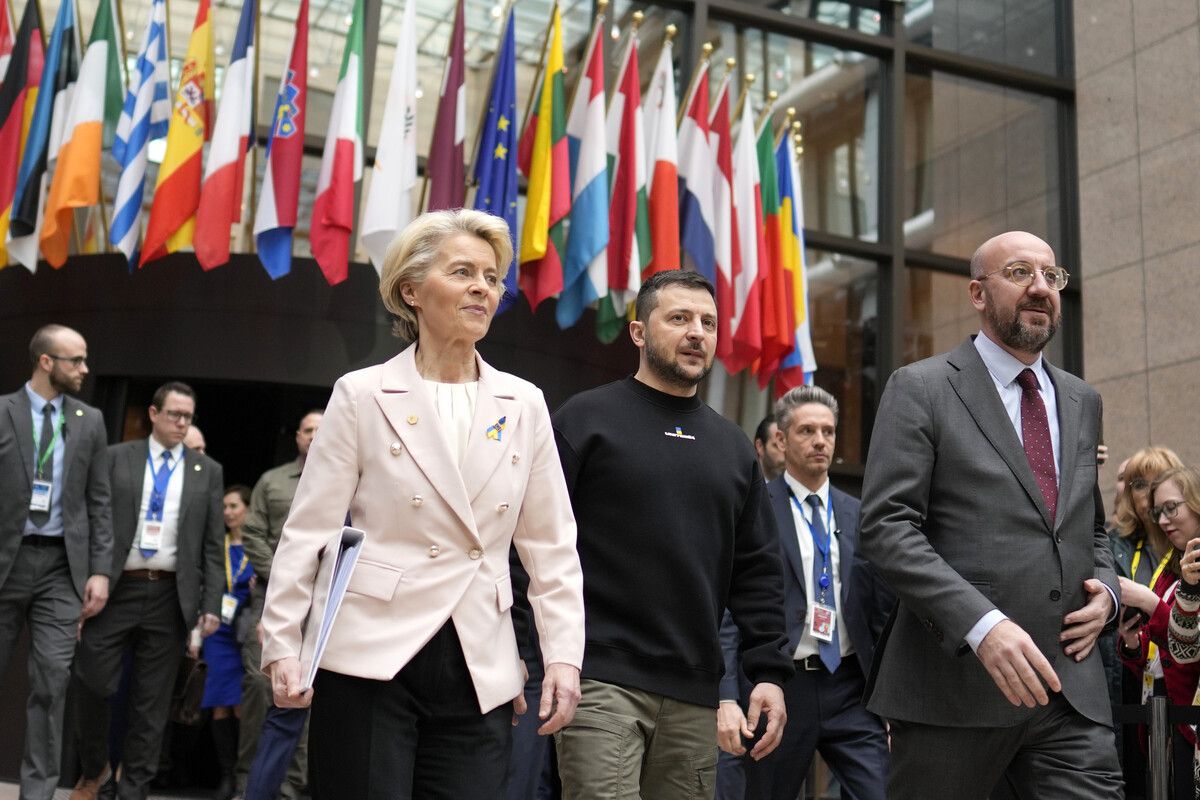 Ukraines Präsident Selenskyj mit Kommissionspräsidentin Von der Leyen.AP