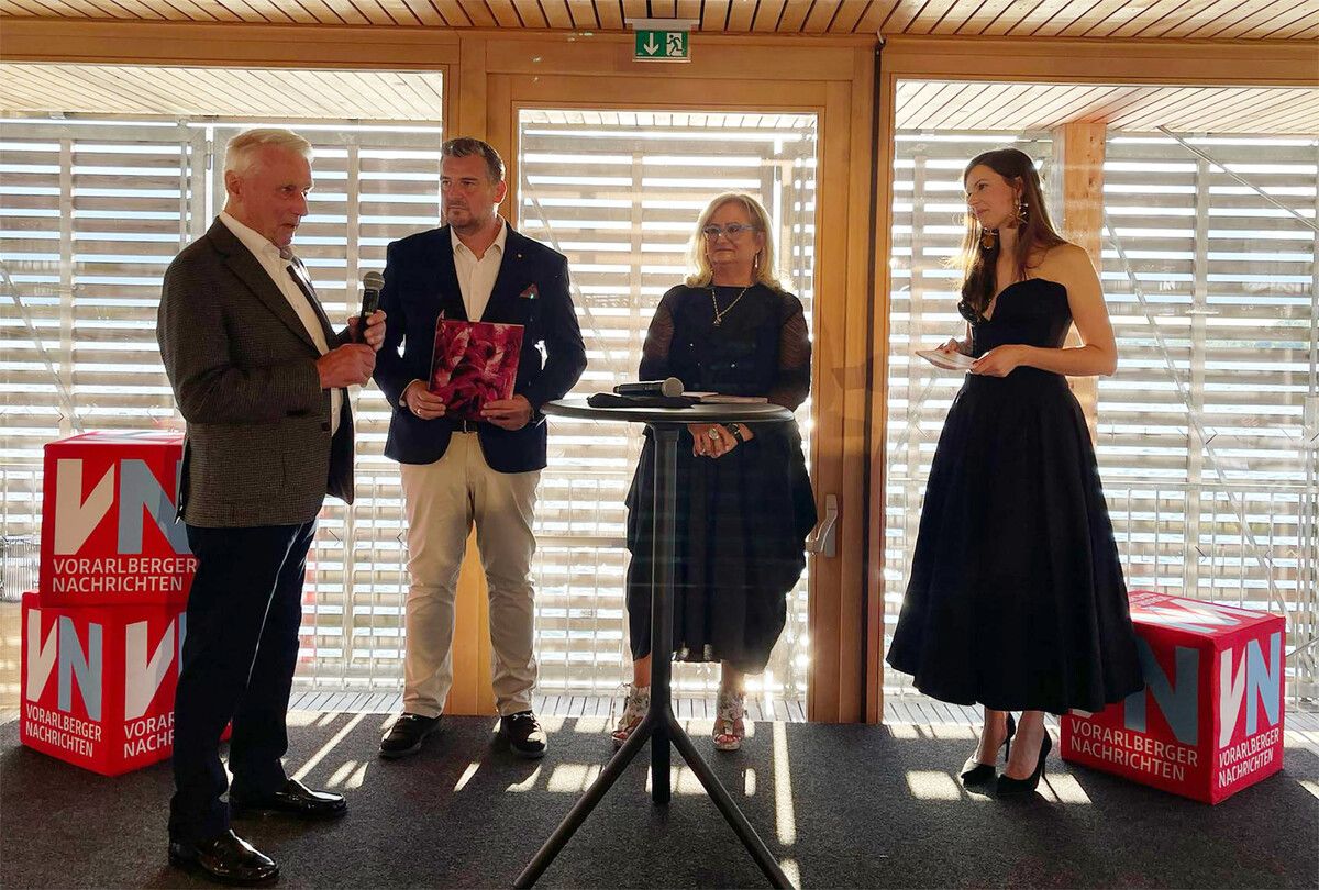 Verleihung des Kunst- und Kulturpreises (von links): Alwin Rohner, Alexander Meier (Wiener Städtische), Journalistin Christa Dietrich, Moderatorin Isabella Canaval.