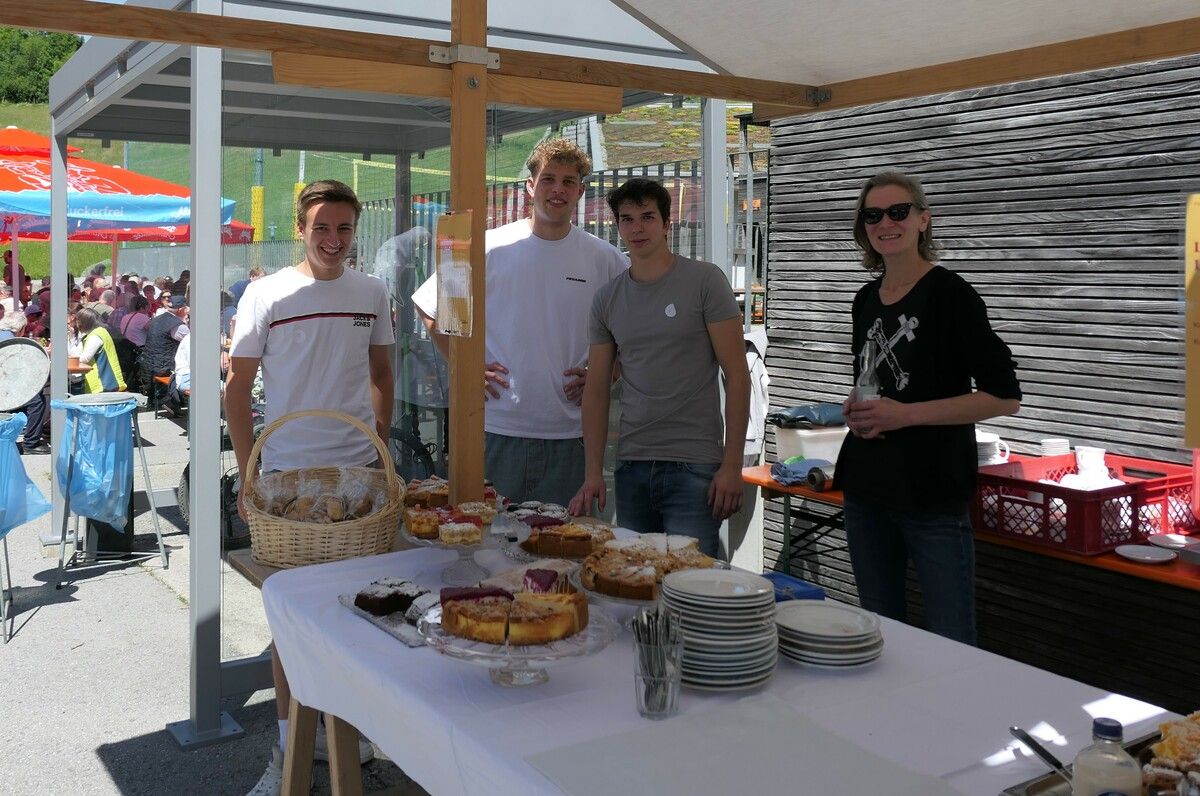Verschiedene Stände versorgten die Besucher mit Köstlichkeiten.ME (2)