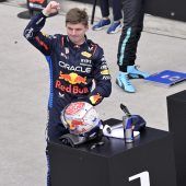 Verstappen trotzt den Herausforderern