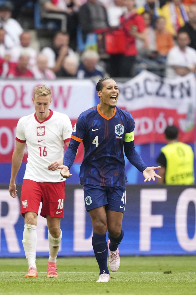 Virgil van Dijk ist nicht nur aufgrund seiner Größe der Turm in der Abwehr des niederländischen Nationalteams.ap