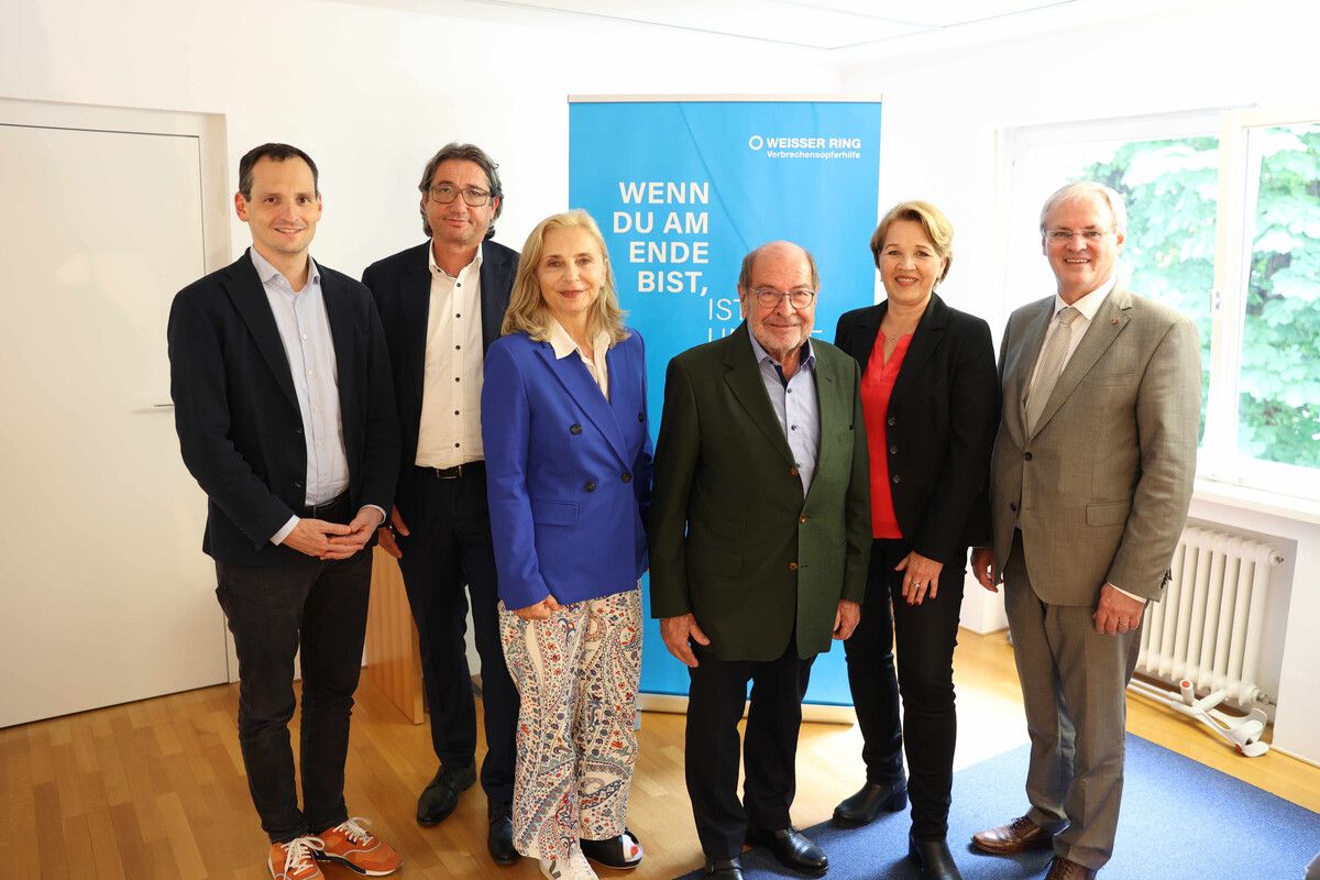 Vizebürgermeister Julian Fässler, WR-Landesleiter Stefan Denifl, Bundes-Geschäftsführerin Natascha Smertnig, Präsidiumsmitglied Heinz Gehl, Bürgermeisterin Andrea Kaufmann und LT-Präsident Harald Sonderegger. AME