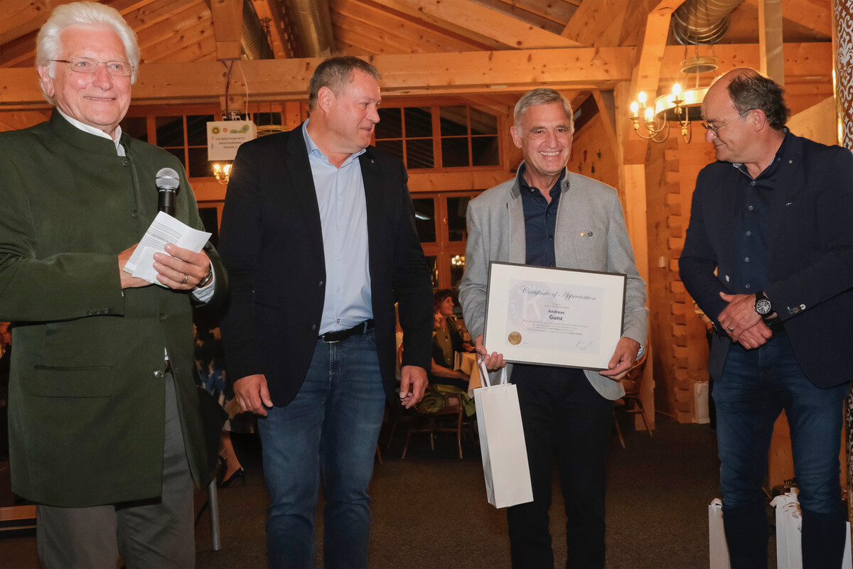 Volles Haus im Alpengasthof Muttersberg zum 50-Jahr-Jubiläum des Kiwanis Serviceclubs Bludenz Rätikon. Kiwanis-Club Bludenz-Rätikon