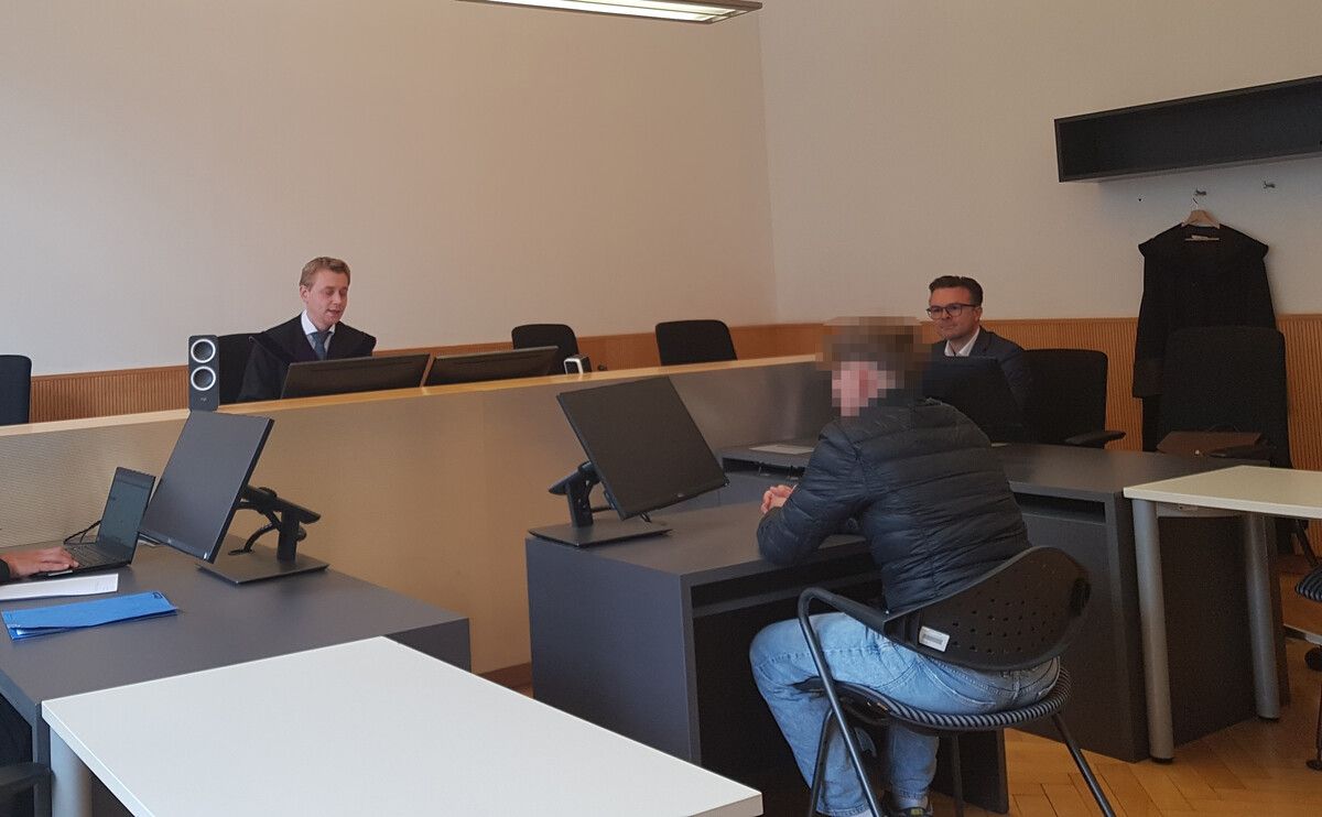 Vor Gericht bestritt der junge Angeklagte, damals zu einem Messer gegriffen zu haben. Eckert
