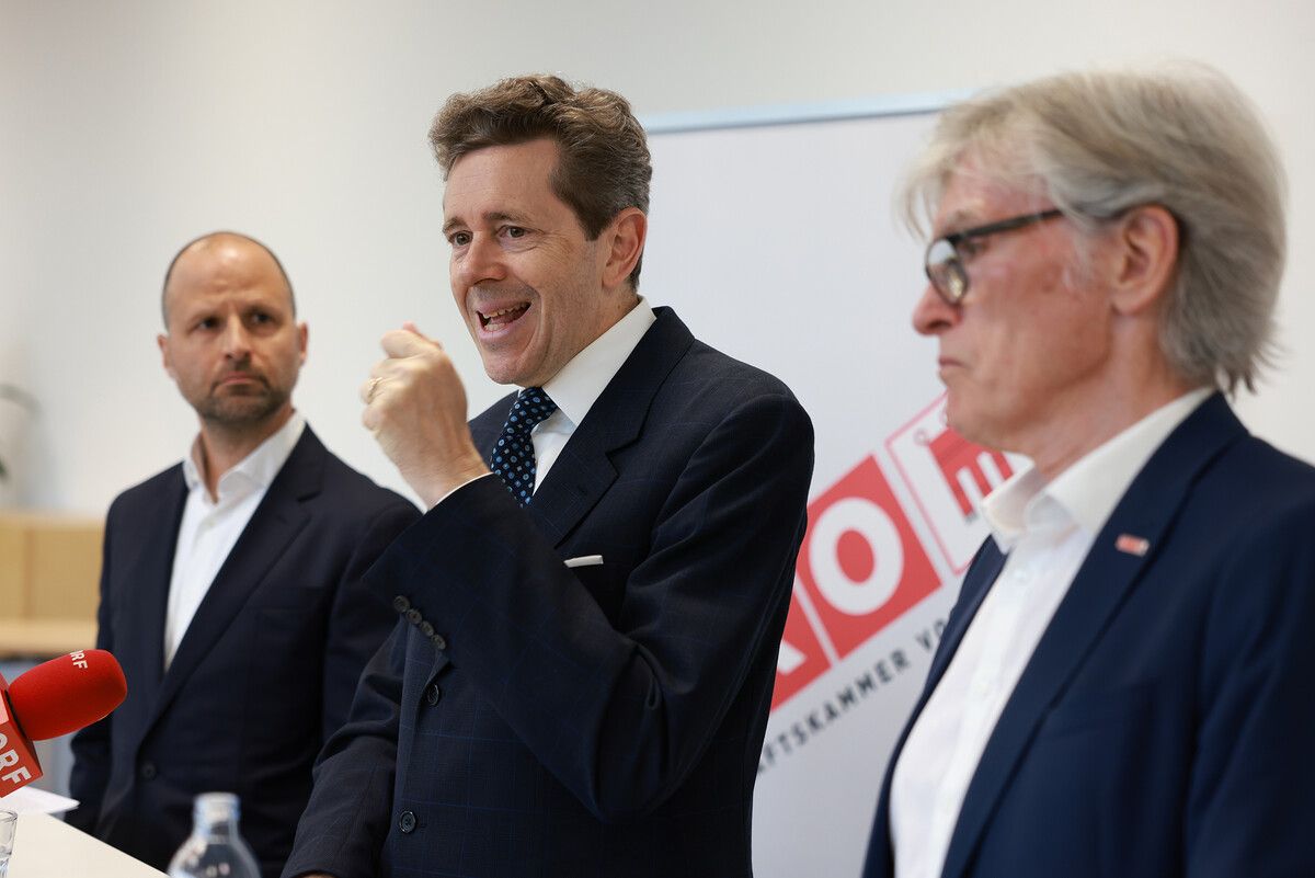 WKÖ-Präsident Harald Mahrer mit Landesrat Marco Tittler und WKV-Präsident Wilfried Hopfner orten eine sinkende Wettbewerbsfähigkeit. Vrabl/WKV