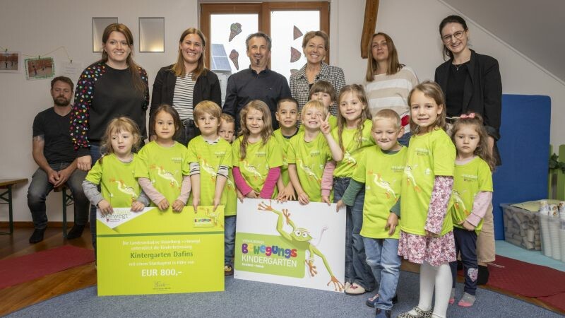 Zertifizierung des Kindergartens Dafins mit LR Martina Rüscher.hefel